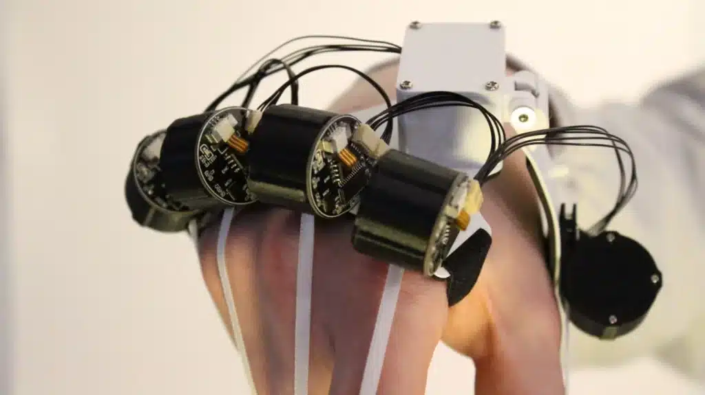 “affordable-haptic-glove”-crushes-indiegogo-campaign,-shipping-this-autumn