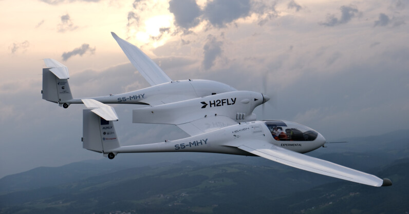 world’s-first-crewed-liquid-hydrogen-plane-takes-off