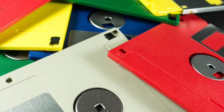 japan-government-accepts-it’s-no-longer-the-’90s,-stops-requiring-floppy-disks