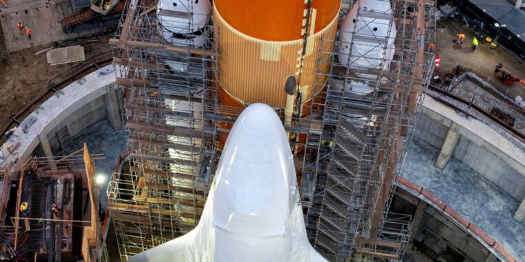 rocket-report:-spacex-at-the-service-of-a-rival;-endeavour-goes-vertical