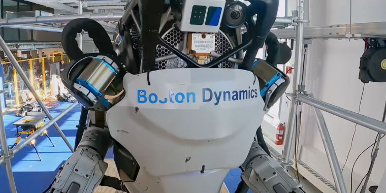 boston-dynamics’-atlas-tries-out-inventory-work,-gets-better-at-lifting