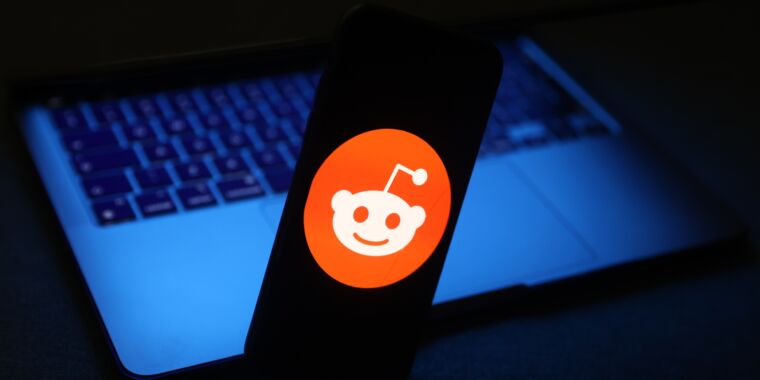 reddit-beats-film-industry-again,-won’t-have-to-reveal-pirates’-ip-addresses