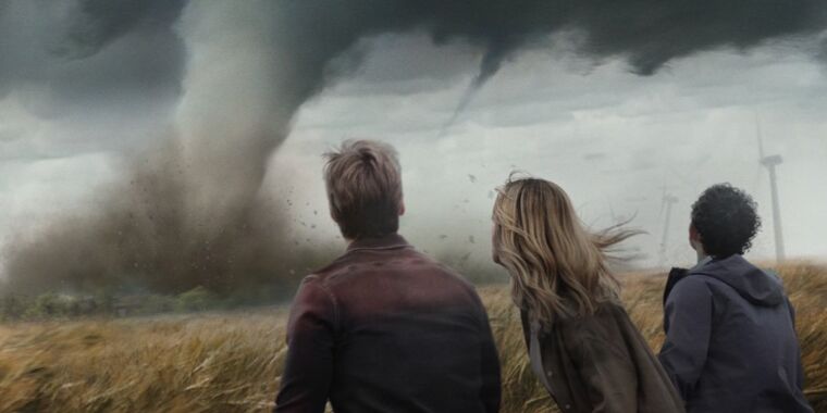 a-new-generation-of-storm-chasers-takes-on-mother-nature-in-twisters-trailer