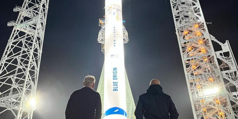 jeff-bezos’-new-glenn-rocket-finally-makes-an-appearance-on-the-launch-pad