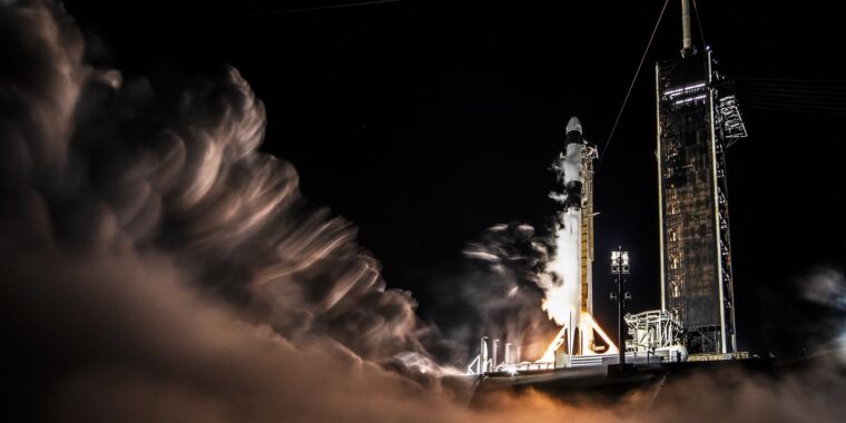 rocket-report:-astra-warns-of-“imminent”-bankruptcy;-falcon-heavy-launch-delay