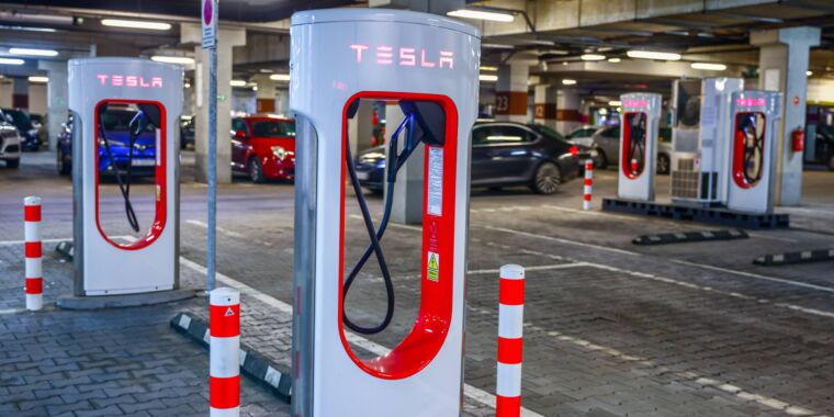 tesla-drivers-who-sued-over-exaggerated-ev-range-are-forced-into-arbitration