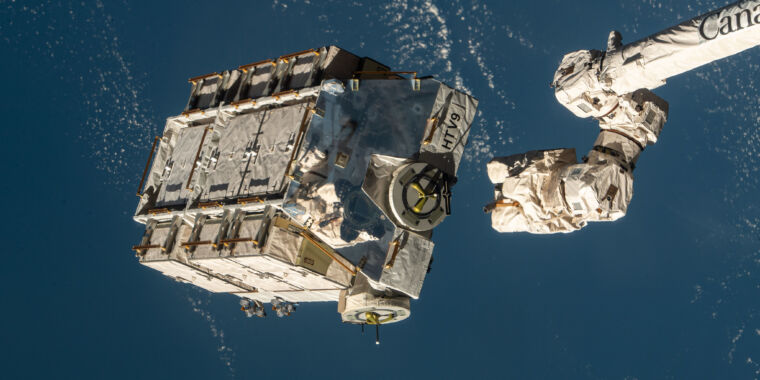 a-hunk-of-junk-from-the-international-space-station-hurtles-back-to-earth