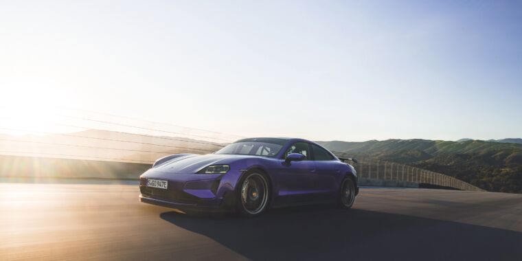 here’s-porsche’s-newest-ev,-the-1,000-horsepower-taycan-turbo-gt