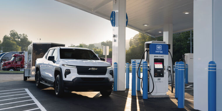 gm-uses-ai-tool-to-determine-which-truck-stops-should-get-ev-chargers