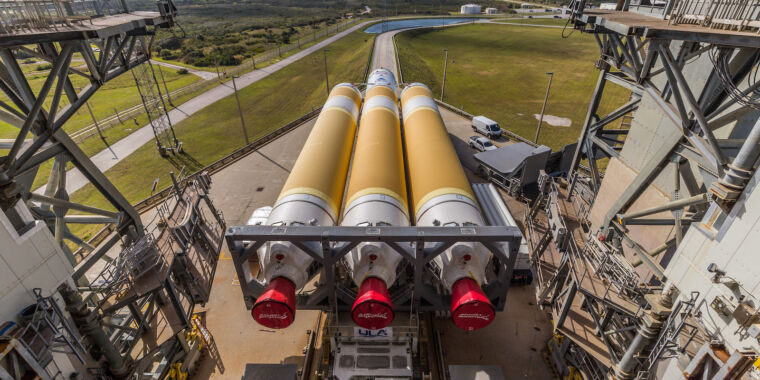 the-delta-iv-heavy,-a-rocket-whose-time-has-come-and-gone,-will-fly-once-more