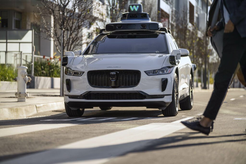 waymo-and-uber-eats-start-human-less-food-deliveries-in-phoenix