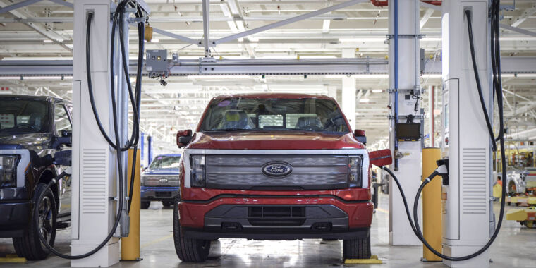 ford-cuts-ev-plans-even-as-it-becomes-nation’s-second-largest-ev-brand
