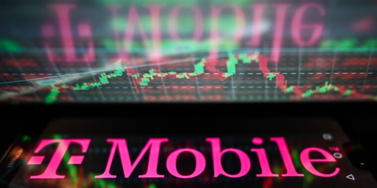 us-cellular-is-for-sale,-reportedly-could-be-“carved-up”-by-major-carriers
