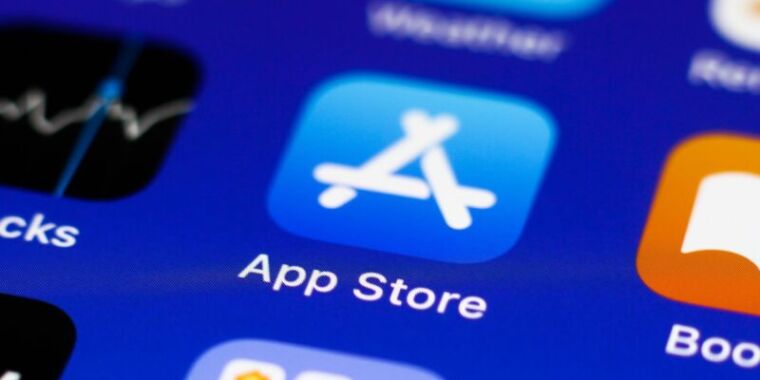 apple-set-to-be-first-big-tech-group-to-face-charges-under-eu-digital-law