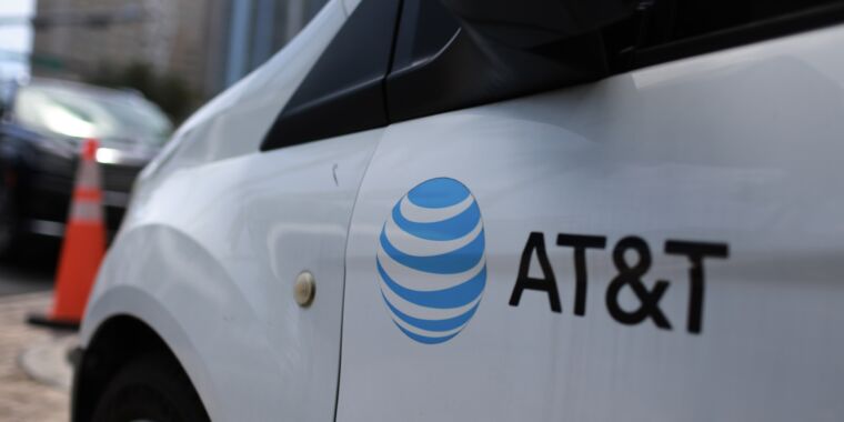 at&t-can’t-hang-up-on-landline-phone-customers,-california-agency-rules