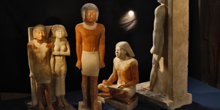 study:-scribes-in-ancient-egypt-had-really-poor-posture-during-work