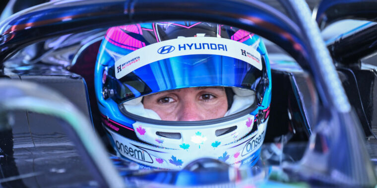 paralyzed-driver-robert-wickens-tests-formula-e-car-with-hand-controls