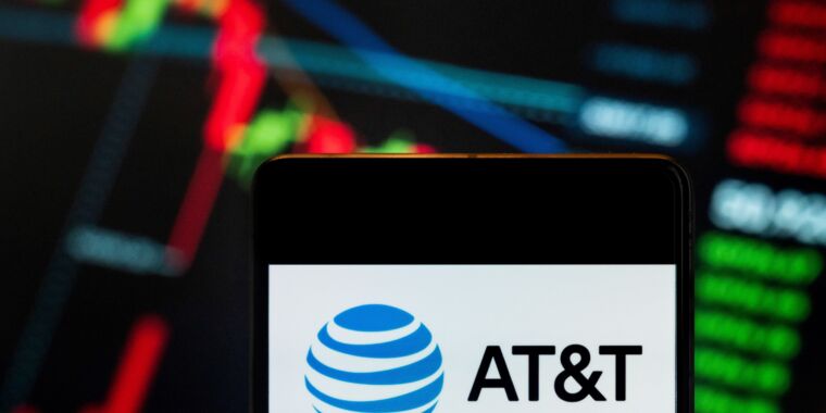 nearly-all-at&t-subscribers’-call-records-stolen-in-snowflake-cloud-hack