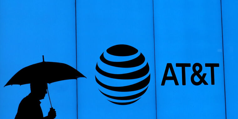 after-breach,-senators-ask-why-at&t-stores-call-records-on-“ai-data-cloud”