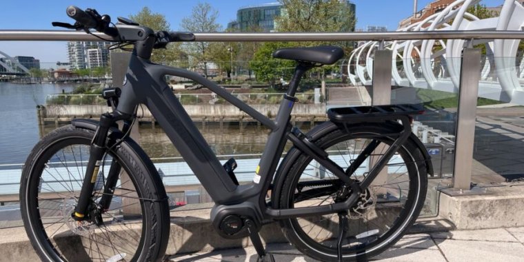 gazelle-eclipse-c380+-e-bike-review:-a-smart,-smooth-ride-at-a-halting-price