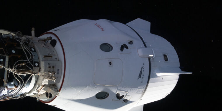 spacex-moving-dragon-splashdowns-to-pacific-to-solve-falling-debris-problem