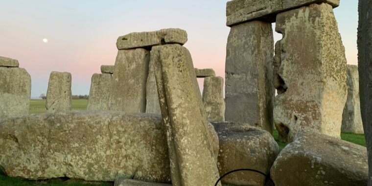 scientists-solved-mysterious-origin-of-stonehenge’s-altar-stone:-scotland