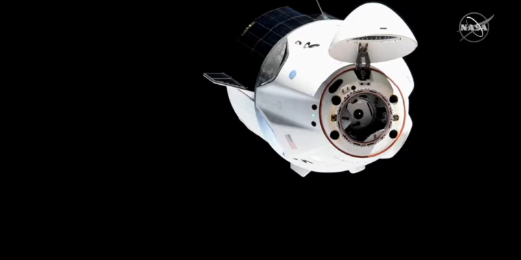 nasa-not-comfortable-with-starliner-thrusters,-so-crew-will-fly-home-on-dragon