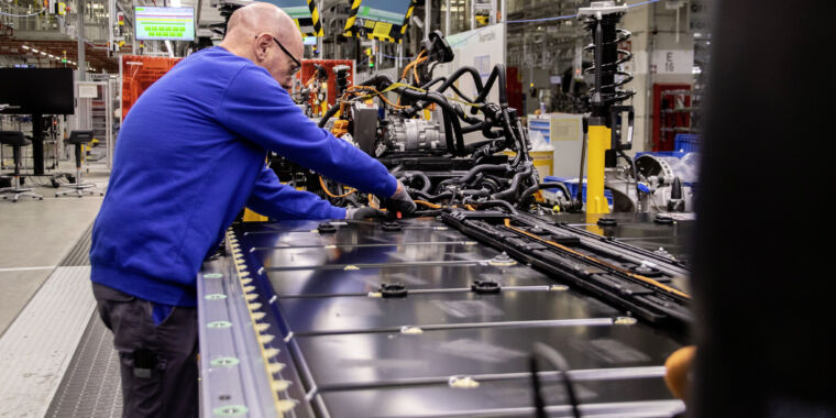 as-ev-sales-slump,-volkswagen-scales-back-battery-factories-buildout