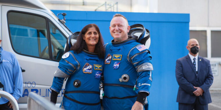 cards-on-the-table:-are-butch-and-suni-coming-home-on-starliner-or-crew-dragon?