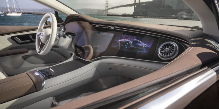 a-lot-of-new-in-car-tech-is-“not-necessary,”-survey-finds