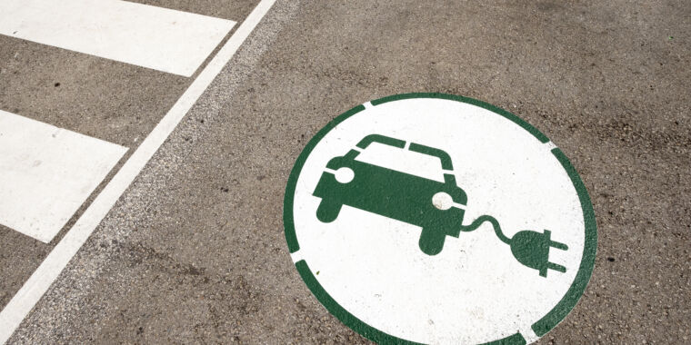 feds-award-$521-million-in-ev-charger-funds,-but-rollout-remains-slow