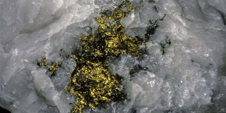 natural-piezoelectric-effect-may-build-gold-deposits