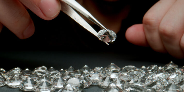 you-can-buy-a-diamond-making-machine-for-$200,000-on-alibaba