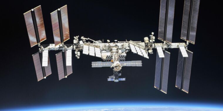 nasa-has-a-fine-plan-for-deorbiting-the-iss—unless-russia-gets-in-the-way