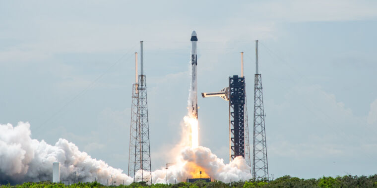 spacex-launches-mission-to-bring-starliner-astronauts-back-to-earth