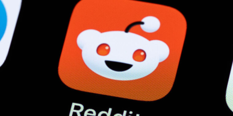 in-fear-of-more-user-protests,-reddit-announces-controversial-policy-change