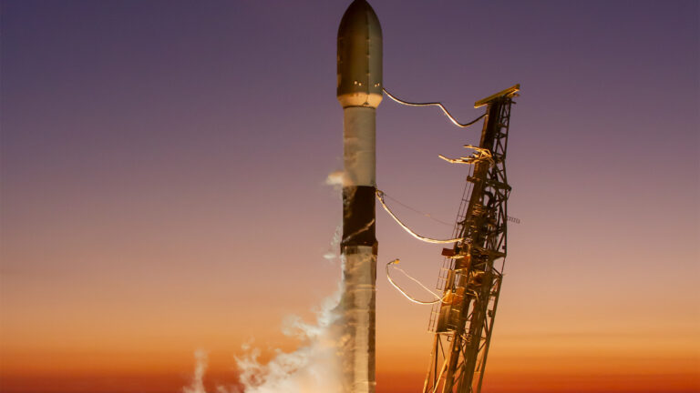 spacex-prevails-over-ula,-wins-military-launch-contracts-worth-$733-million