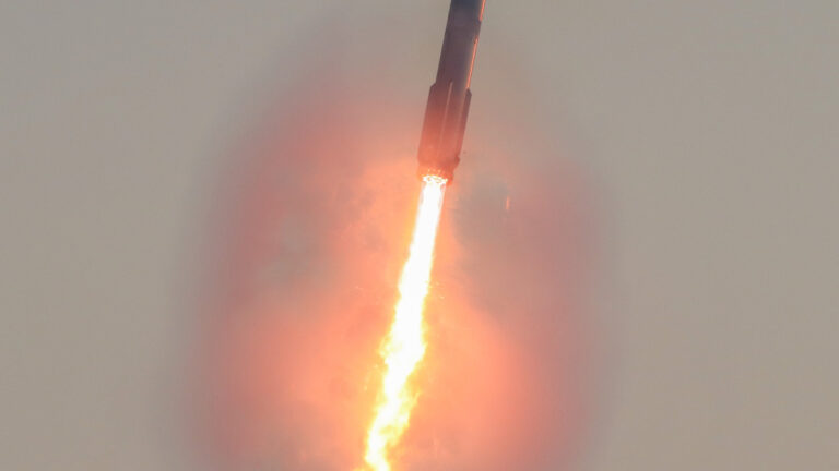 after-seeing-hundreds-of-launches,-spacex’s-rocket-catch-was-a-new-thrill