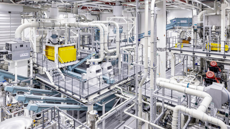 mercedes-benz-opens-its-own-recycling-facility-for-ev-batteries