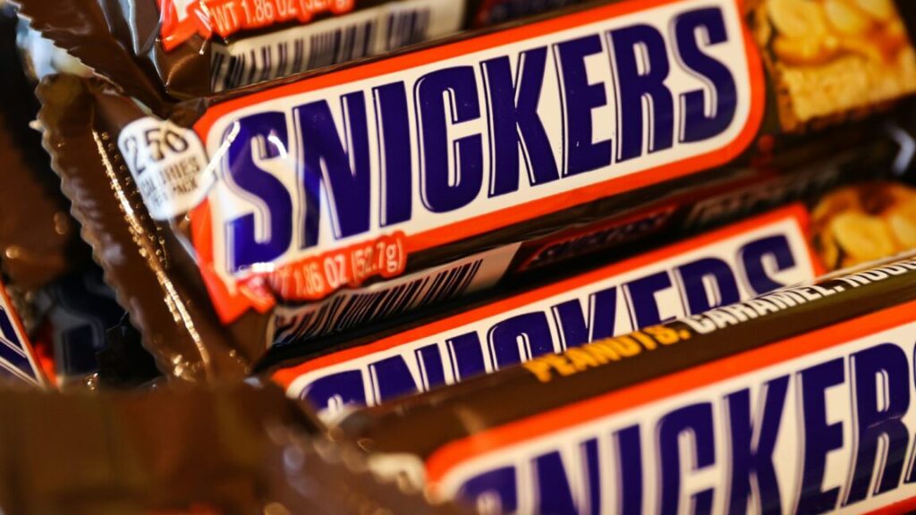 a-candy-engineer-explains-the-science-behind-the-snickers-bar