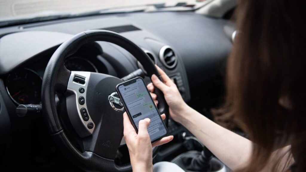 distracted-driving-tool-shows-just-how-far-you-can-travel-while-texting