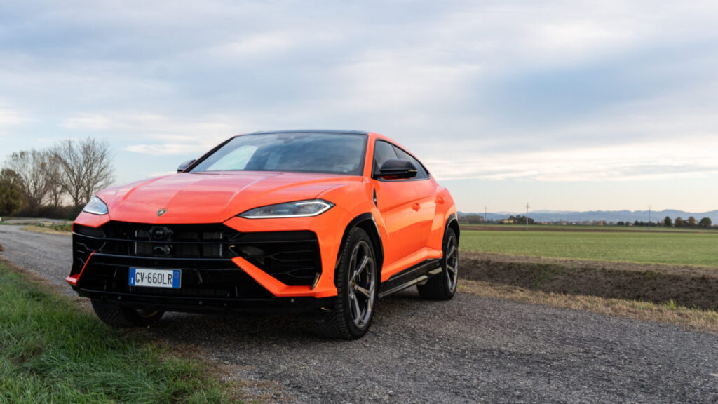 2025-lamborghini-urus-se-first-drive:-the-total-taurean-package