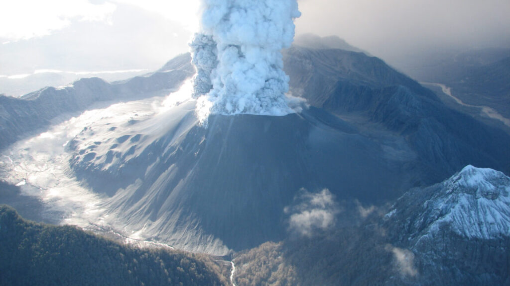 exploring-an-undersea-terrain-sculpted-by-glaciers-and-volcanoes