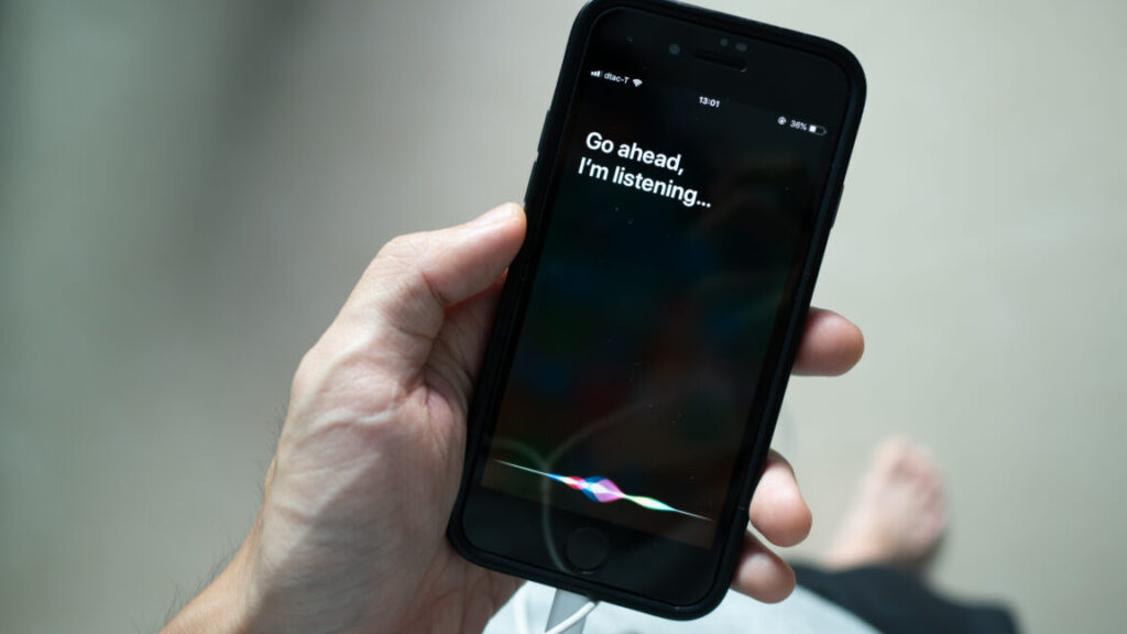 siri-“unintentionally”-recorded-private-convos;-apple-agrees-to-pay-$95m