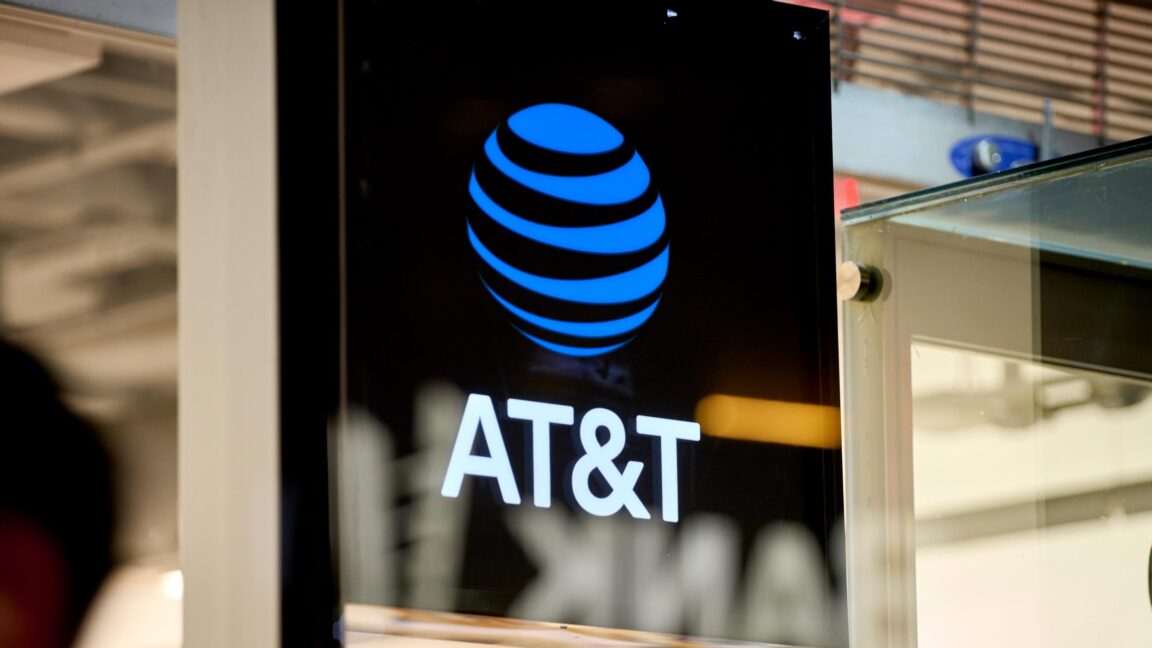 at&t-kills-home-internet-service-in-ny-over-law-requiring-$15-or-$20-plans