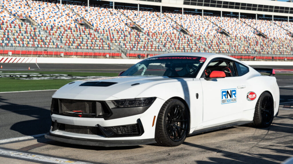 driving-the-ford-mustang-dark-horse-r-makes-every-other-pony-feel-tame