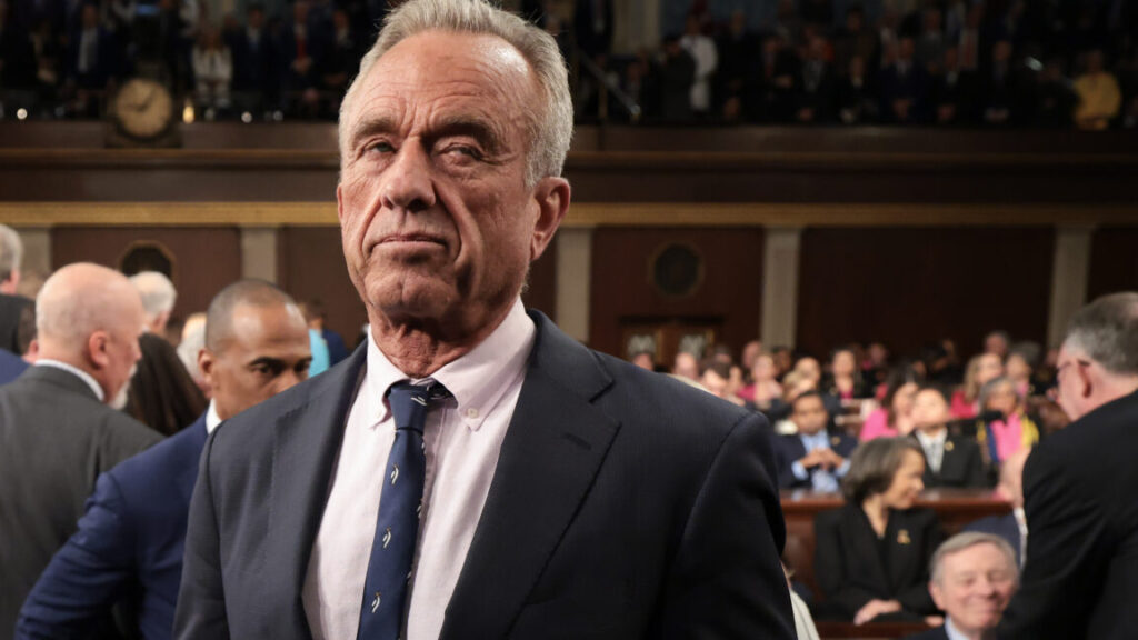 report:-mrna-vaccines-are-in-rfk-jr’s-crosshairs;-funding-in-question