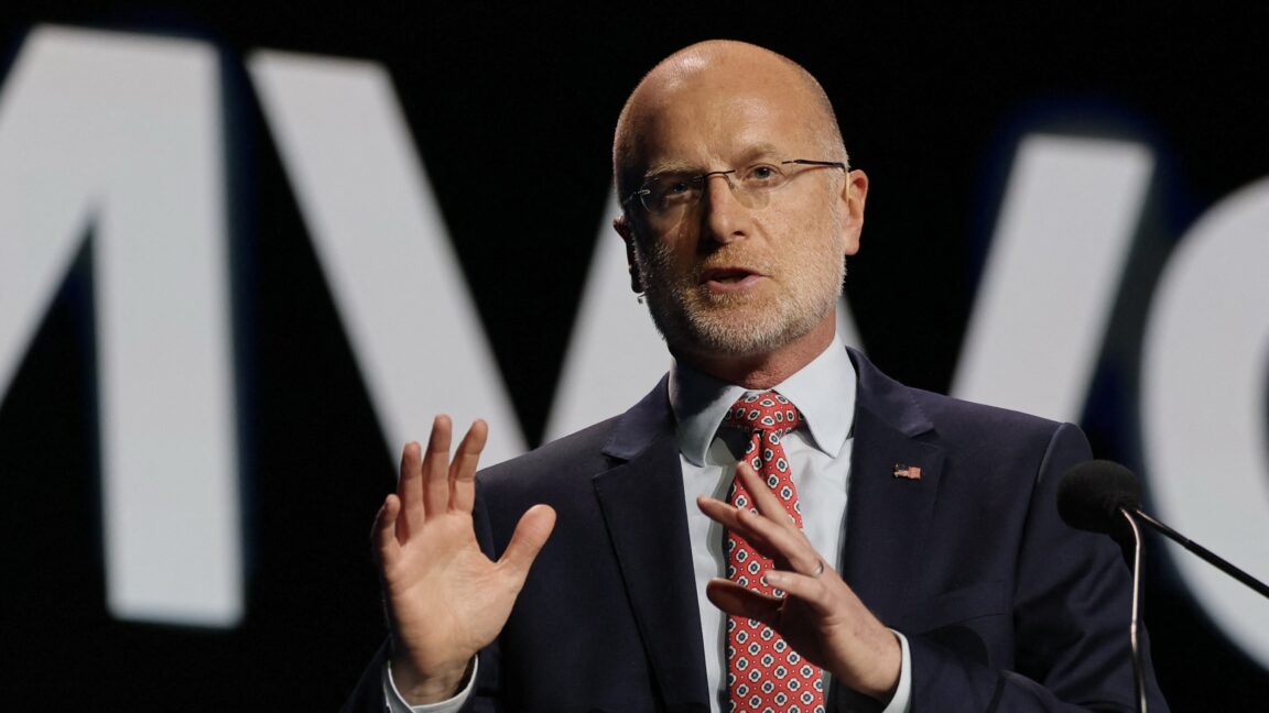 fcc-chairman-brendan-carr-starts-granting-telecom-lobby’s-wish-list