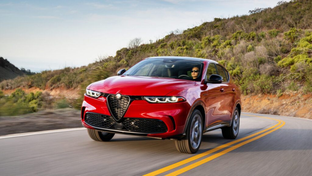 2025-alfa-romeo-tonale-turbo-review:-italian-charm-that-cuts-both-ways