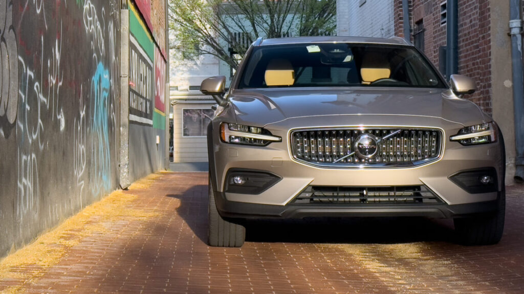 forgive-me,-volvo,-i-was-wrong:-the-2025-v60-cross-country-review